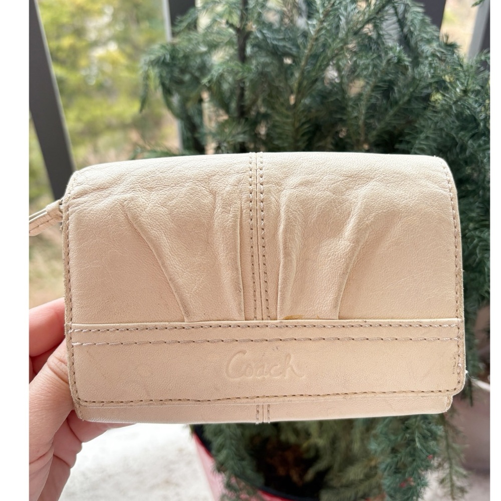Coach Ivory‎ Retro Vintage Pleated Wallet
